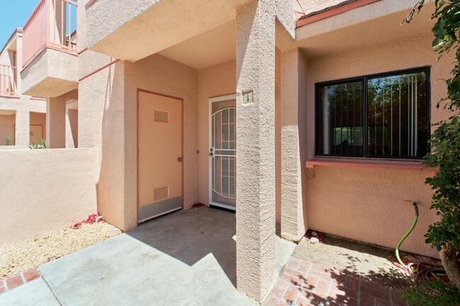 Building Photo - 401 E Vista Chino