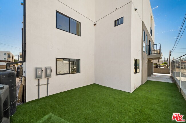 Building Photo - 6049 Craner Ave