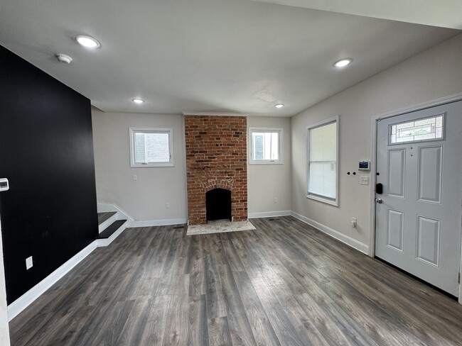 Primary Photo - 1210 E Whittier St