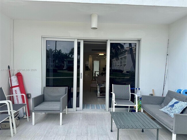 Building Photo - 881 Ocean Dr