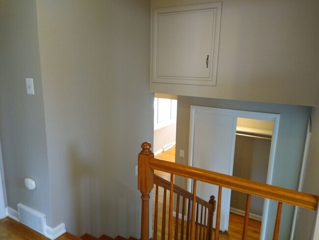 Building Photo - Stunning 4 bedroom 2 bath Virginia Village...