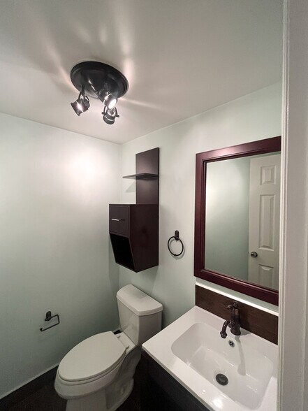 Building Photo - 9351 Fontainebleau Blvd