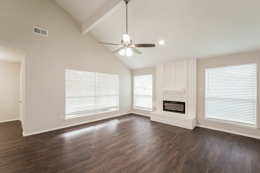 Building Photo - 2107 Musket Ridge Dr