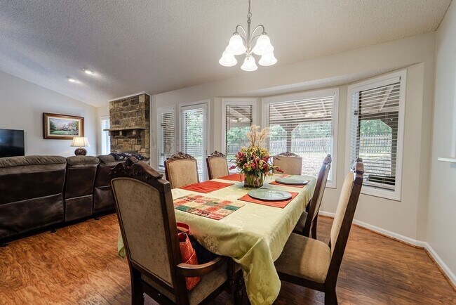 Building Photo - 3 Bed, 2 bath, in Hot Springs Village