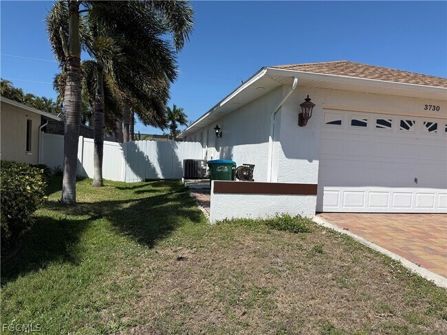 Building Photo - 3730 SE 4th Ave