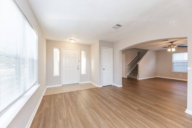 Building Photo - 1006 Vernage Rd