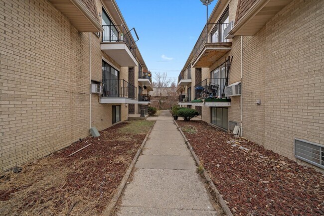 Building Photo - 3241 50th Ct