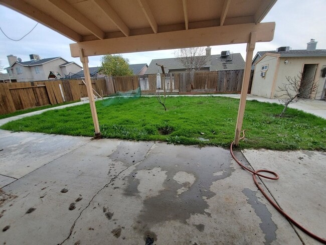 Building Photo - 3 bedroom house close to Lorena Falasco and soccer park