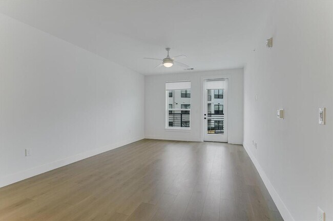 Building Photo - 1701 Simond Ave
