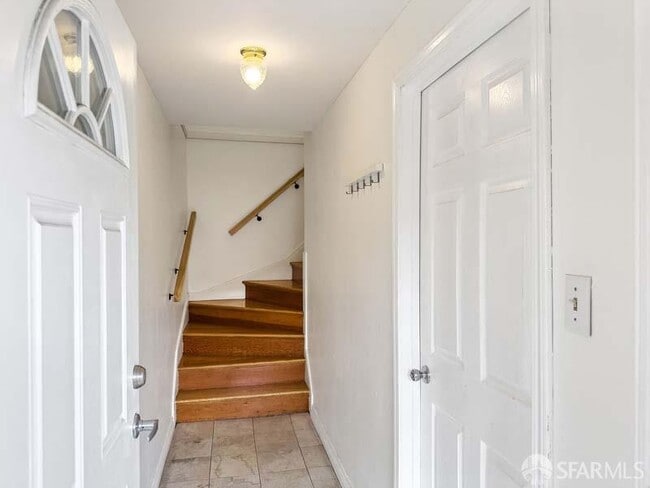 Building Photo - 346 Mangels Ave