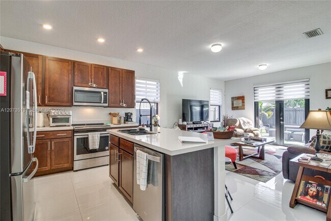 Building Photo - 3751 SW 97th Ave