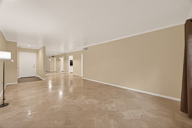Building Photo - 2600 Bellefontaine