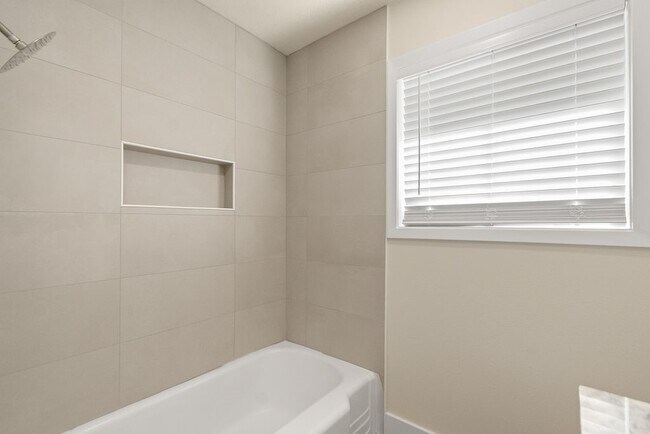 Building Photo - 821 Mark St