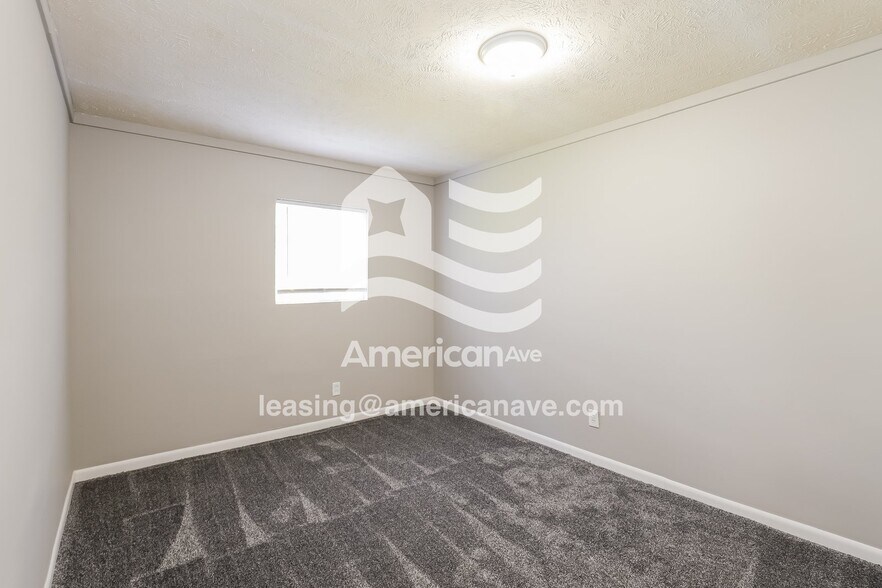 Building Photo - 2250 N 39th St