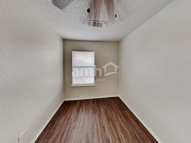 Building Photo - 736 Trees Dr