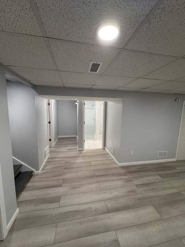Building Photo - AVAILABLE NOW! Gorgeous, Newly Renovated 5...