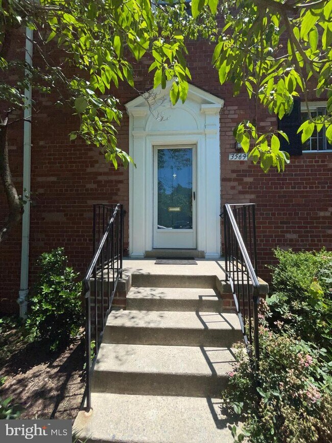 Building Photo - 3569 Martha Custis Dr