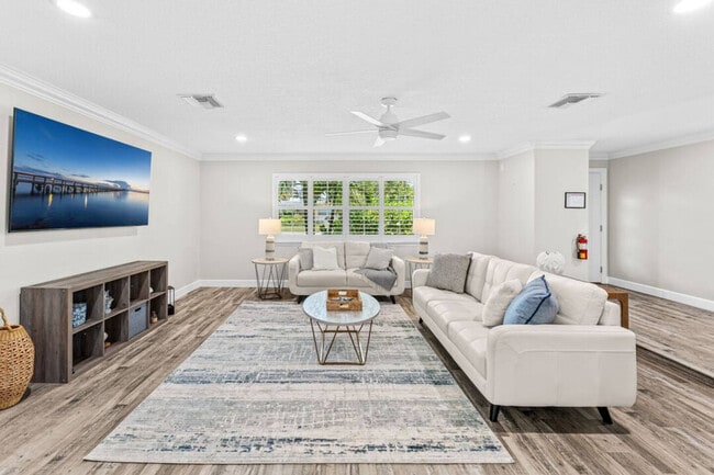 Building Photo - 1109 Seminole Dr