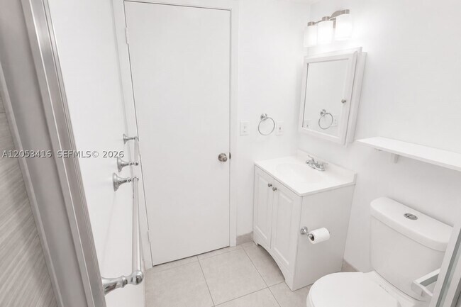 Building Photo - 7161 Golf Colony Ct