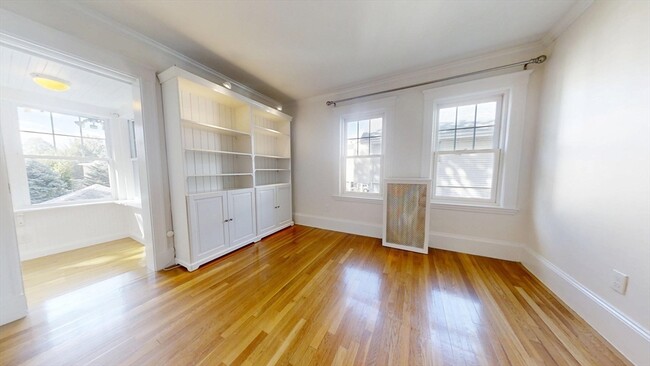 Building Photo - 113 Cushing Ave