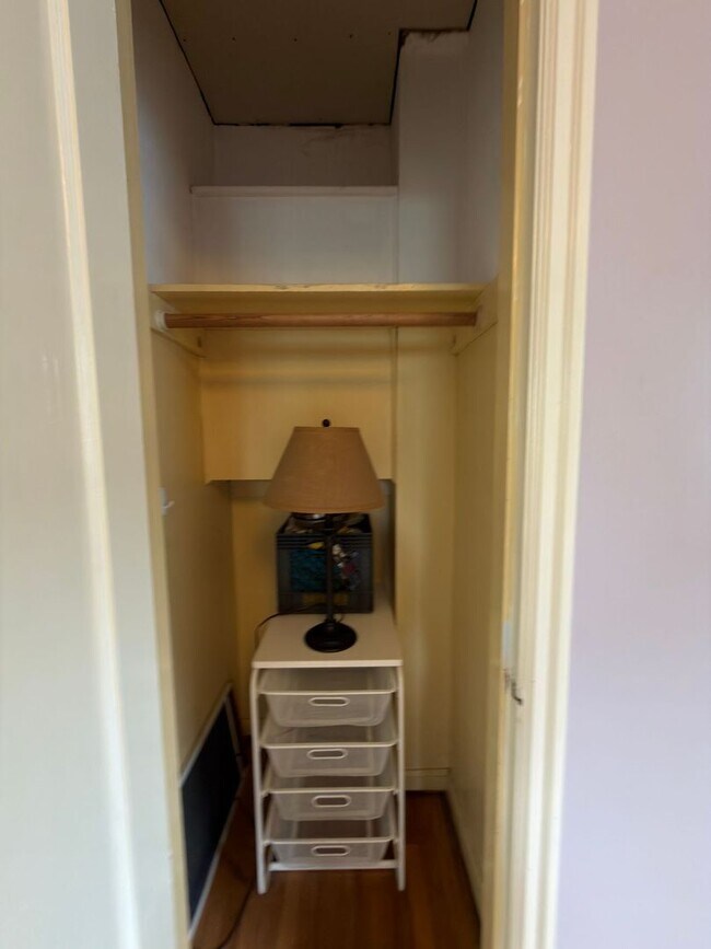 Building Photo - Modern Comfort Meets Classic Charm in South Tabor~ Fenced Backyard~ Garage~ Pets Welcome~ 94 Bike...