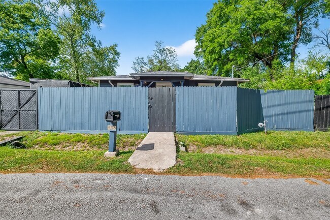 Building Photo - 968 Garapan St