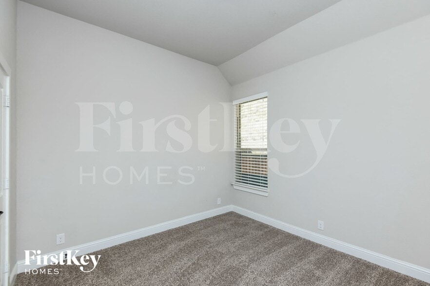 Building Photo - 2404 Cabrillo Ln