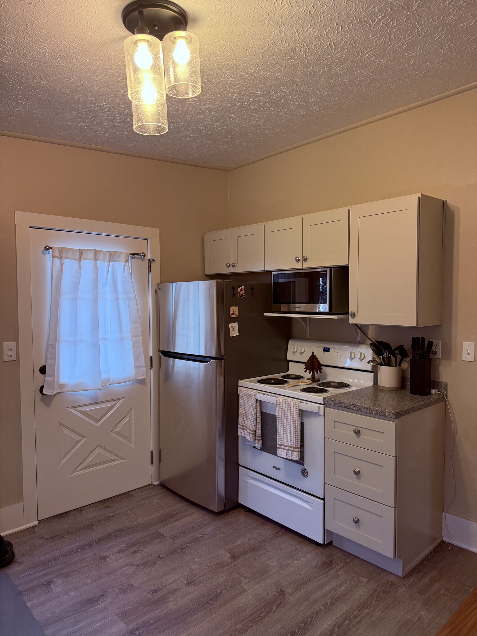 Building Photo - 88 E Center St