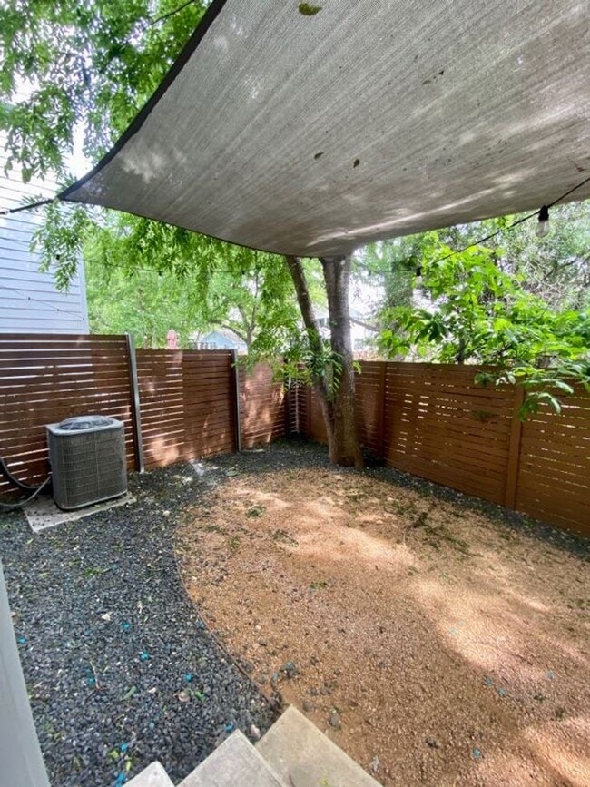 Building Photo - Beautiful Home Move in Ready Located minutes from Southtown!