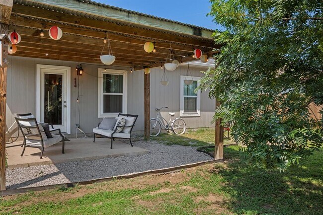 Building Photo - 4603 Ribbecke Ave