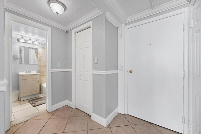 Building Photo - 311 W Ashley St