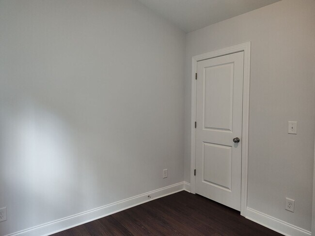 Building Photo - New Build end-unit townhome in the Druid H...