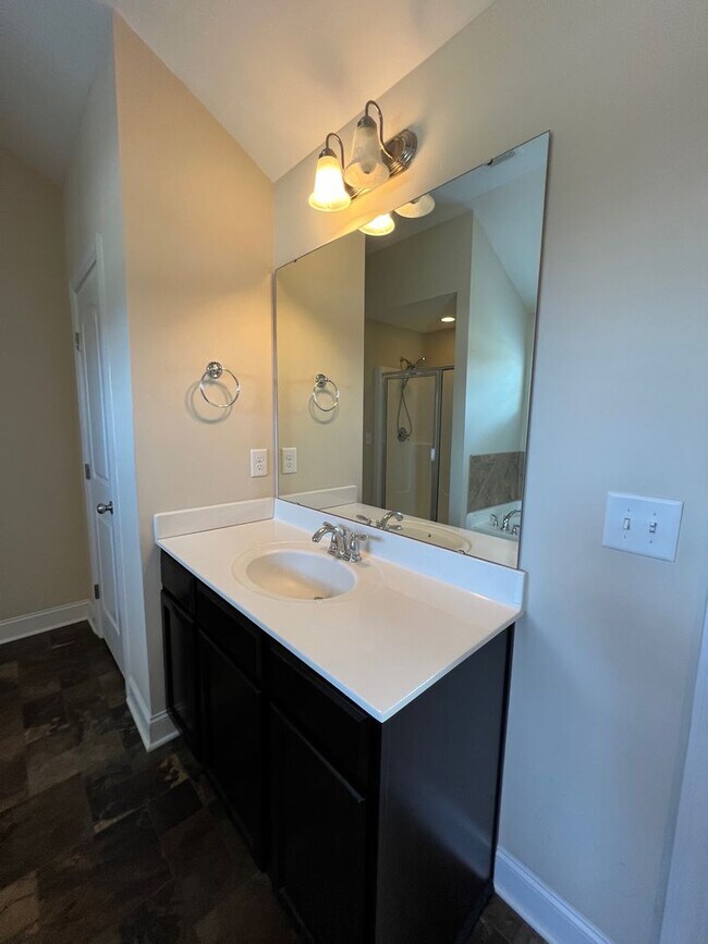 Building Photo - Beautiful 4 Bedroom, 3 Bath Home in Hope M...