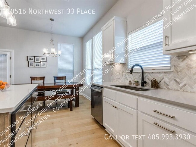 Building Photo - 10516 NW 33rd Pl