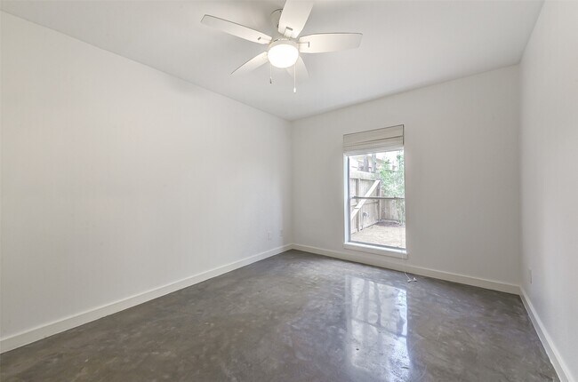 Building Photo - 5214 Blossom St
