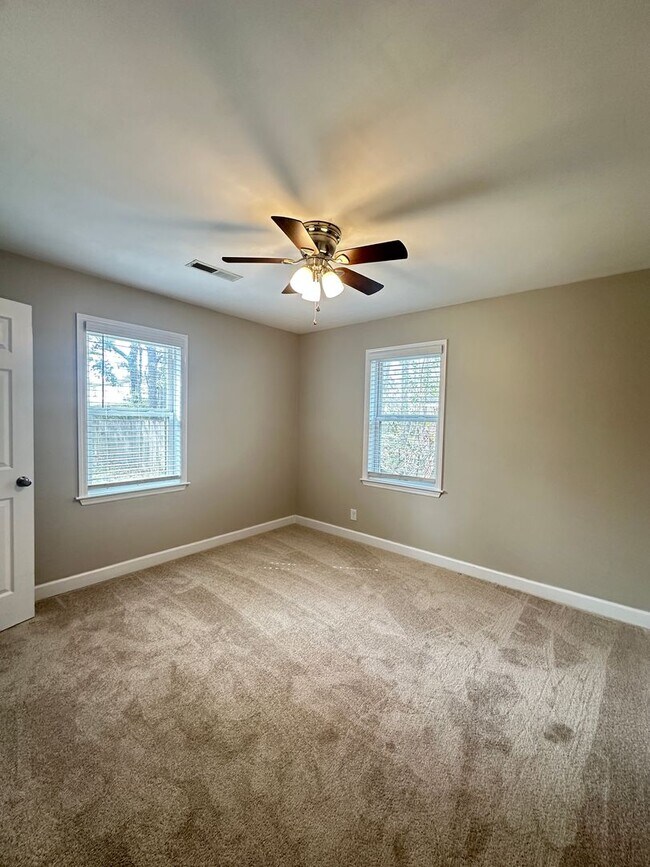 Building Photo - 3 Bedroom, 1 Bath Home in Castlewood of West Ashley