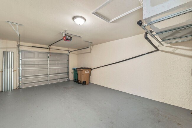 Building Photo - LB - Newly Constructed 3 bed 2 bath duplex with garage.