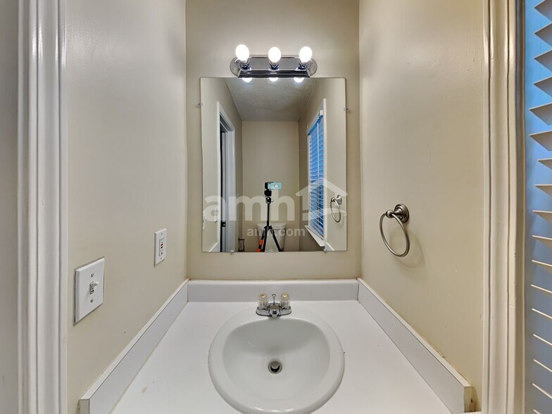 Building Photo - 4207 Pentworth Ln NW