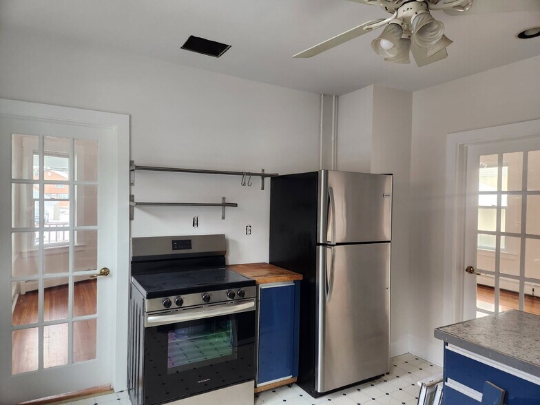 Stainless steel appliances - 83 Hope St