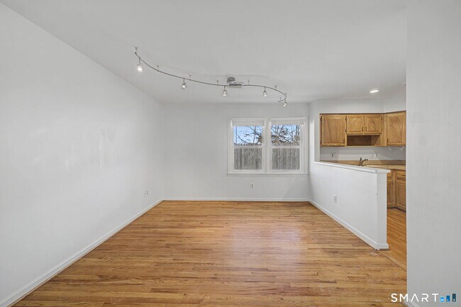 Building Photo - 7 Dean St