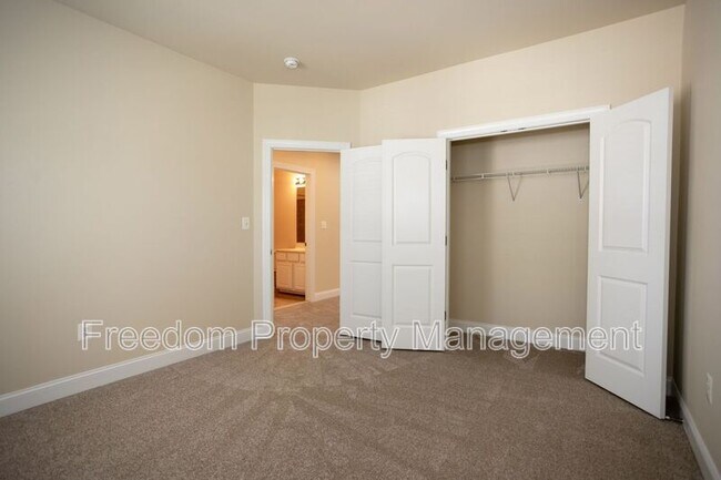 Building Photo - 16021 Pitner St