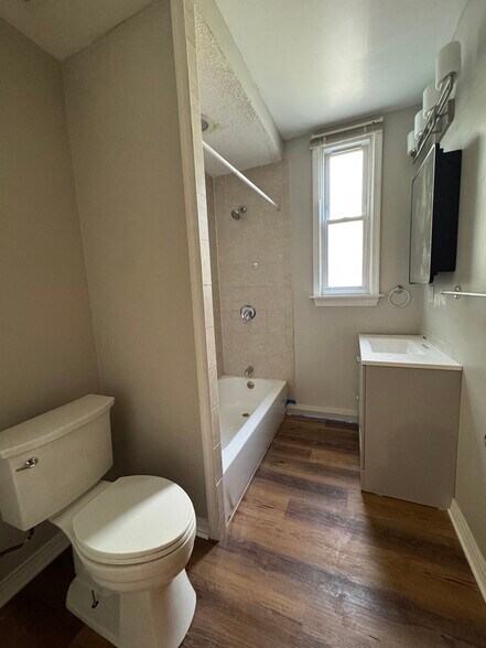 Bath - 3047 N Troy St