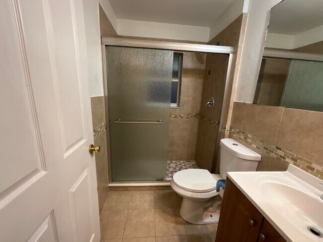 Building Photo - 212 SW Yager Pl