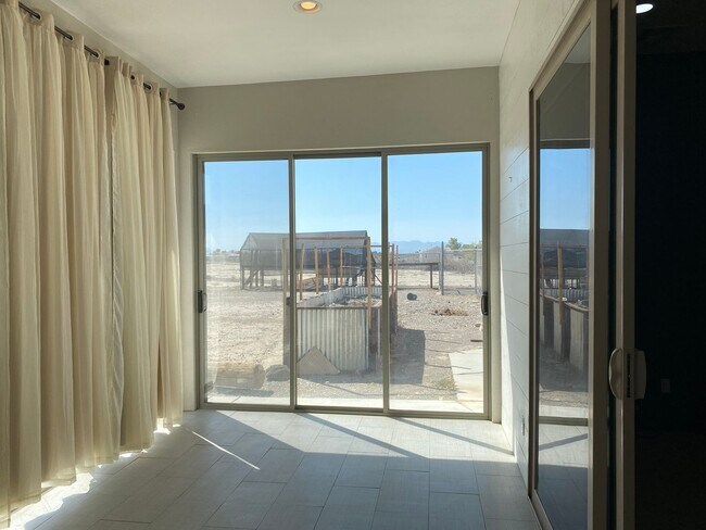 Building Photo - CALVADA VALLEY U.1 - Oakleaf Avenue