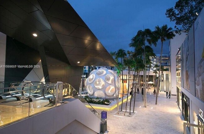 Building Photo - 524 NE 65th St