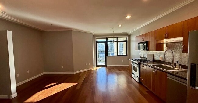 Building Photo - Spacious Studio with 2 Parking Spaces, W/D, Large Patio available in Cortez Hill