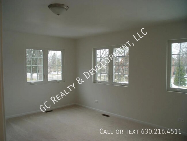 Building Photo - ***FULLY UPDATED HOFFMAN ESTATES HOME / BI...