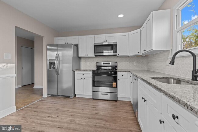 Building Photo - 131 Kipling Dr