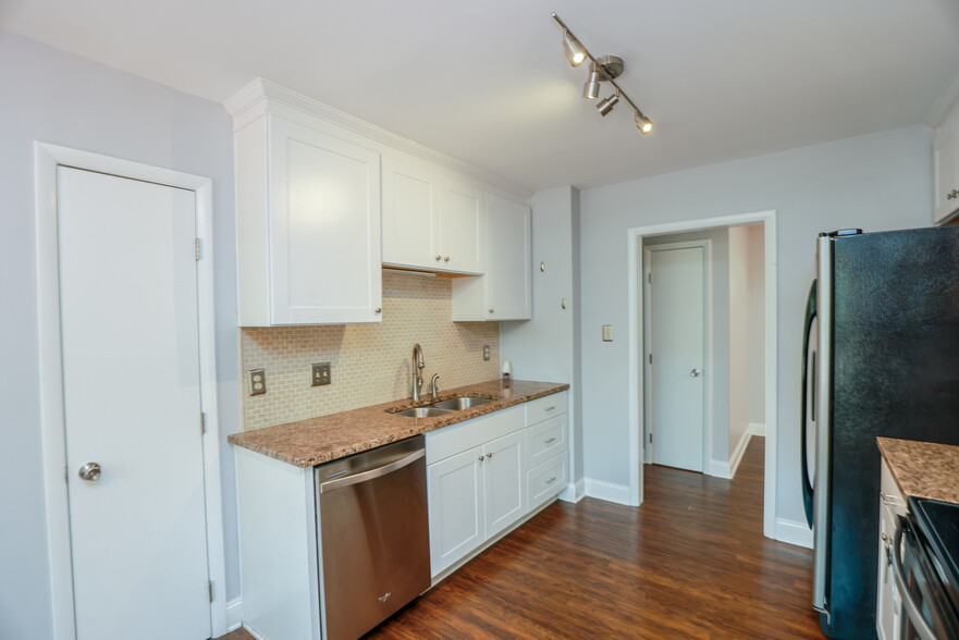 Large pantry - 701 Marbleridge Rd