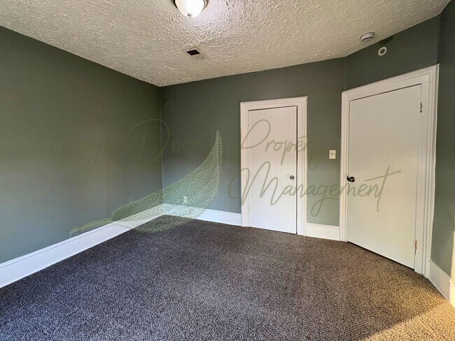 Building Photo - AVAILABLE NOW!!!!!